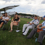 A my nadal przy samolotach na "krzesłach bez pozwolenia" (?) póki nas pod płot nie przepędzą