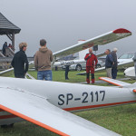 Przy mikrofonie Michał Ombach - znany teoretyk i praktyk szybownictwa ...