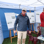 Kolega Krzysztof przy stoisku Muzeum Lotnictwa